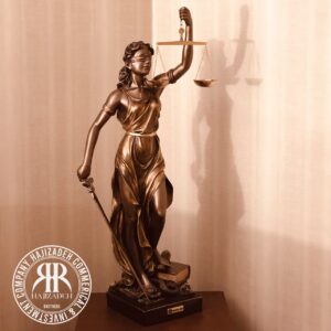 گلدن گیفت  کانون وکلا وکیل مجسمه ترازوی عدالت متوسط  088-419