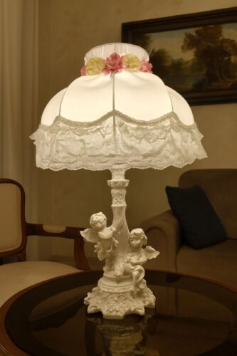 گلدن گیفت اباژور فرشته متوسط  با شید گنبدی گل برجسته سفید  088-216