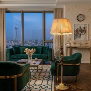 جعفری اباژور کنار سالنی چوبی 14858